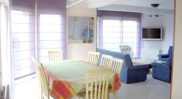 Maison de 4 chambres avec jardin clos et wifi a Courtils, Забронировать Отель Куртиль 
