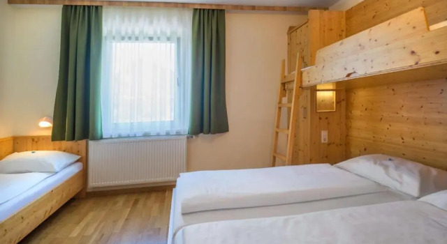 Четырёхместный номер Standard JUFA Hotel Bad Aussee