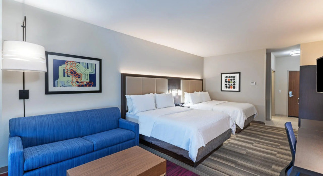 Четырёхместный люкс Holiday Inn Express & Suites Purcell by IHG