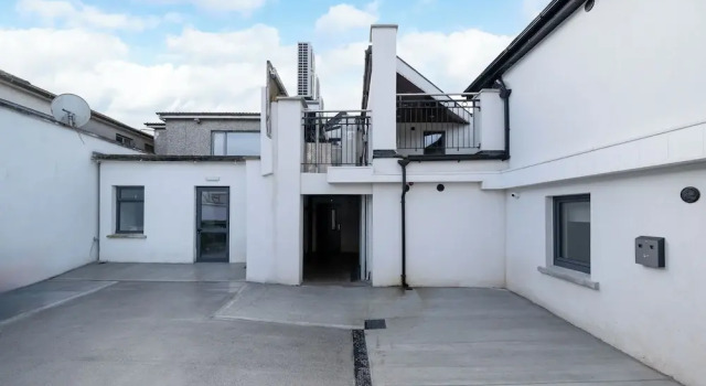 Hugh Lynchs Self Catering Accommodation, Book Hotel Tullamore Offaly