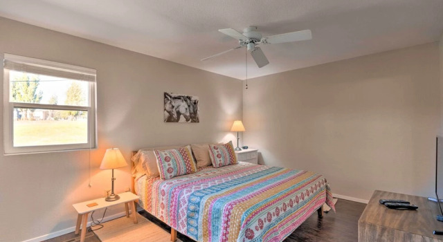 Bright Ruidoso Condo w/ Deck & Golf Course Views!, Varaa Huoneisto Ruidoso New Mexico