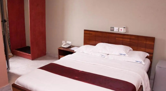 Triple Hill Hotel