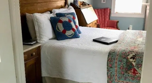 Трёхместный полулюкс с 2 комнатами Revere Guest House