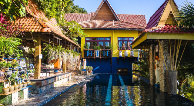 Кровать в общем номере Lost Paradise Resort