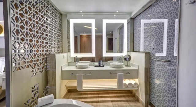 Четырёхместный полулюкс Luxury с видом на сад Royalton Bavaro, An Autograph Collection All-Inclusive Resort & Casino