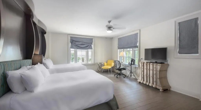 Четырёхместный номер Standard oceanfront White House Hotel
