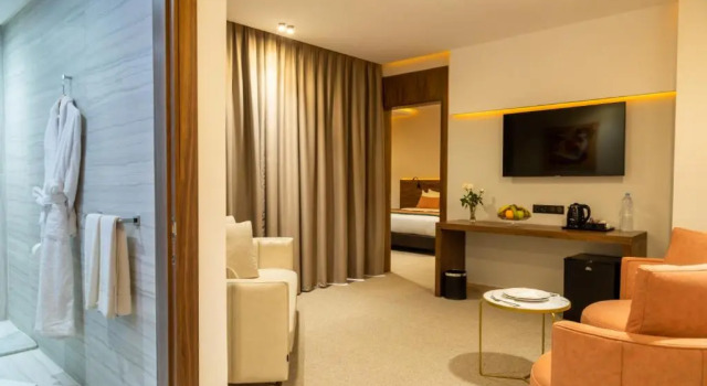 Полулюкс Eden Boutique Hotel