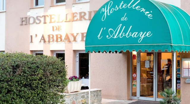 Hostellerie de l'Abbaye, Забронировать Отель Отели Вара с бассейном, Бассейн