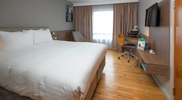 Трёхместный номер Standard Holiday Inn London West by IHG