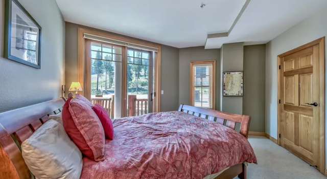 Luxury Three Bedroom Kirkwood Condo Steps From Chair Six 3 Bedrooms 2, Забронировать Отель Отели Кирквуд 3 звезды, рядом с The Wall, 3*