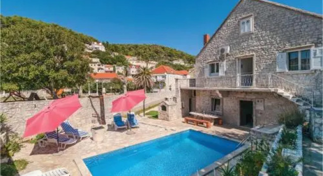 Holiday home Pucisca Gospe Lurdske, Prenota Appartamento Pučišća 