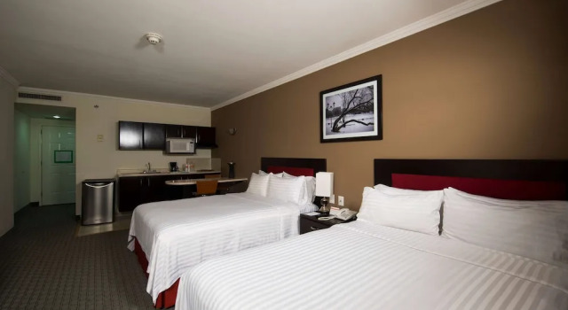 Четырёхместный полулюкс Ramada by Wyndham CDMX Perinorte
