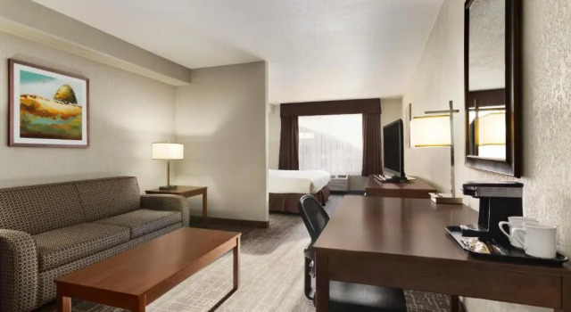 Люкс Days Inn & Suites by Wyndham Yorkton