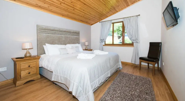 Tawny Lodge, Rezervați Casă de vacanță Hoteluri SPA în Cupar, SPA