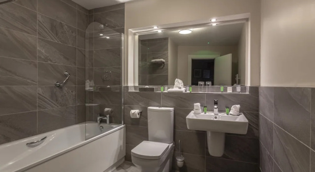 Номер Executive Glenroyal Hotel