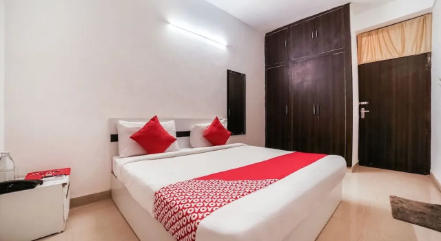OYO Flagship 30197 Noida Sector 43