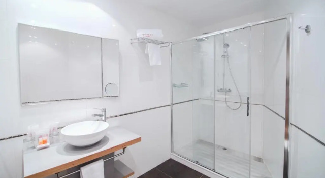 Шестиместный номер Standard Petit Palace Santa Cruz