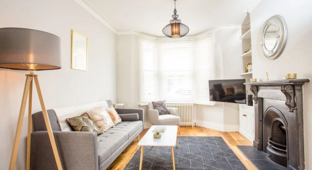 Modern 3 Bed Home in trendy Cambridge suburb