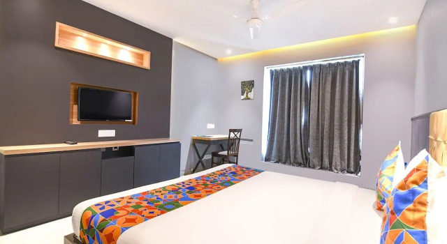 Люкс Luxury FabHotel Prime The Water View Residency - Nr Bisarjan Ghat