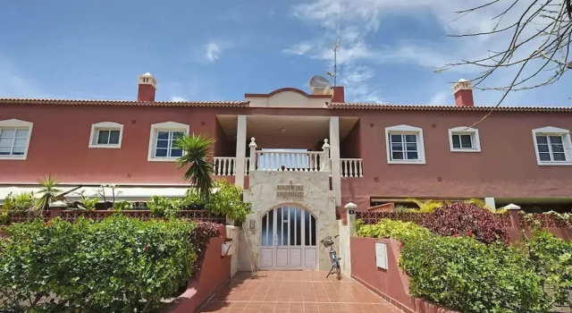 Holiday Home in Puerto Near Playa Jardin, Varaa Lomakoti Hotellit Teneriffa pysäköinnillä, Pysäköinti