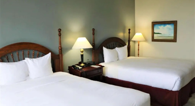 Двухместный номер Standard с балконом и с видом на бассейн Fort George Hotel and Spa