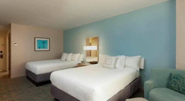 Четырёхместный номер Standard с видом на бассейн Marriott Isla Verde Beach Resort