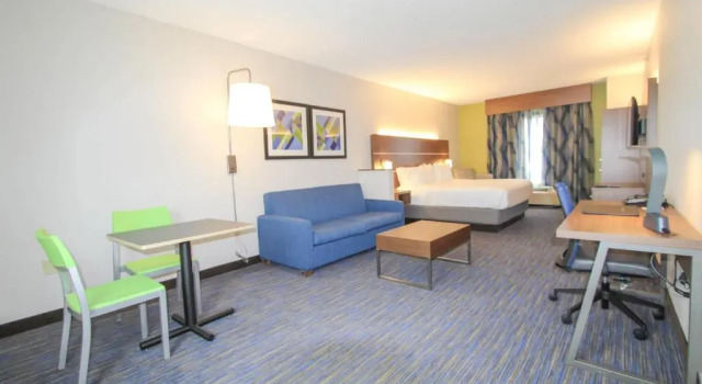 Люкс Holiday Inn Express Hotel & Suites Charleston - North by IHG