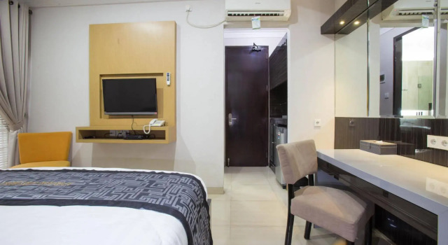 RedDoorz Plus near Pondok Indah Mall, Prenota Hotel Kebayoran Lama Giacarta