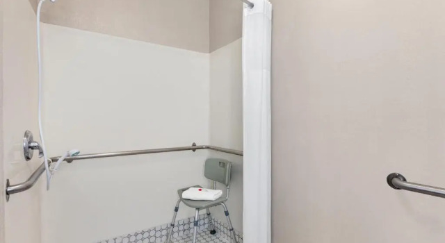 Номер Standard Days Inn by Wyndham Kansas City International Airport