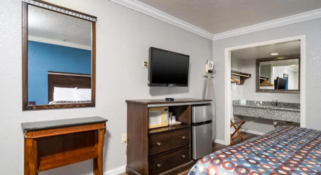 Трёхместный номер Standard GatorTown Inn