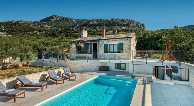 Villa Manda Korina, Rezerwuj Willa Domki letniskowe w Klis, Domek