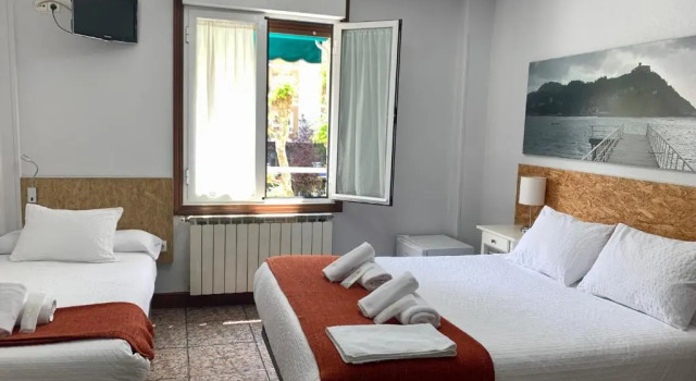 Pensión Amara, Rezerwuj Hotel Hotele w Baskonia z parkingiem, Parking