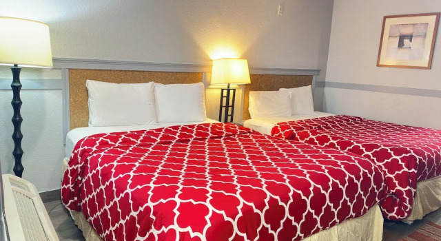 Четырёхместный семейный номер Standard Americas Inn & Suite