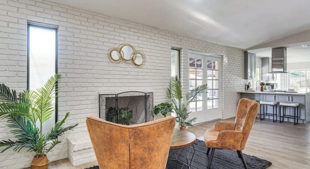 Spacious Phoenix Oasis w/ Pool & Game Room, Book Feriehus Phoenix 