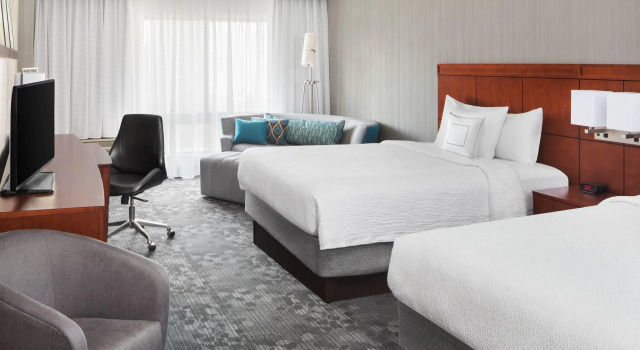 Четырёхместный номер Standard Courtyard By Marriott Jersey City Newport