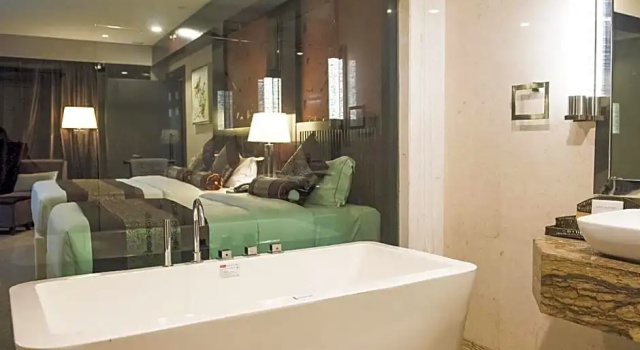 Трёхместный номер Deluxe Royale Signature Hotel