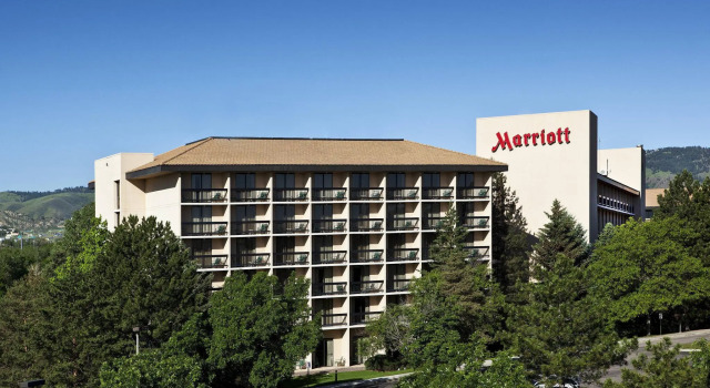 Vuode makuusalissa Denver Marriott West