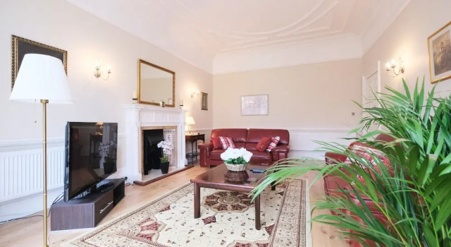 Amazing 3-bedroom Garden Flat for 6 in Ealing, Забронировать Отель Отели Англии 3 звезды, 3*