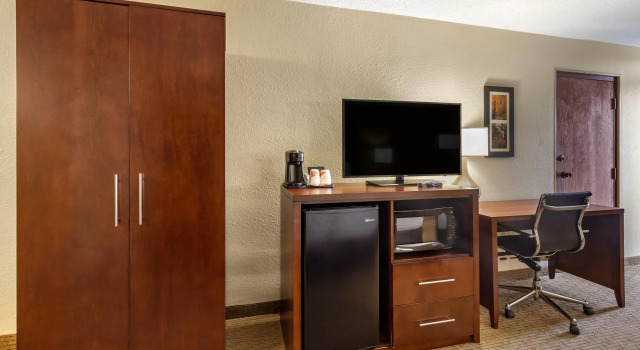 Двухместный номер Standard Comfort Inn & Suites near Danville Mall