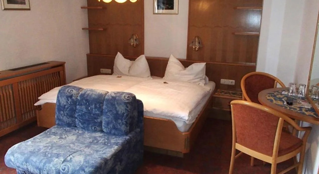 Pension Eppensteiner, Prenota Hotel Hotel a Tirolo con parcheggio, Parcheggio