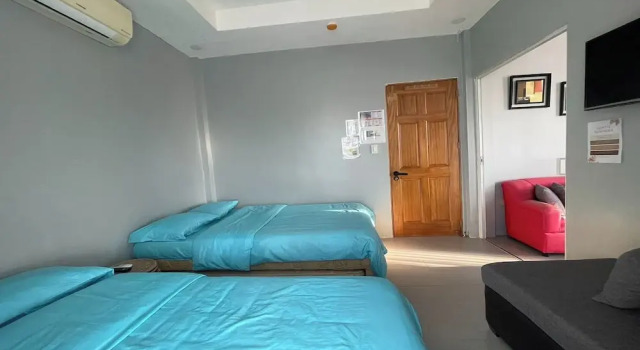 Семейные апартаменты с видом на бассейн Villa Teresa Esperanza Tourist Inn
