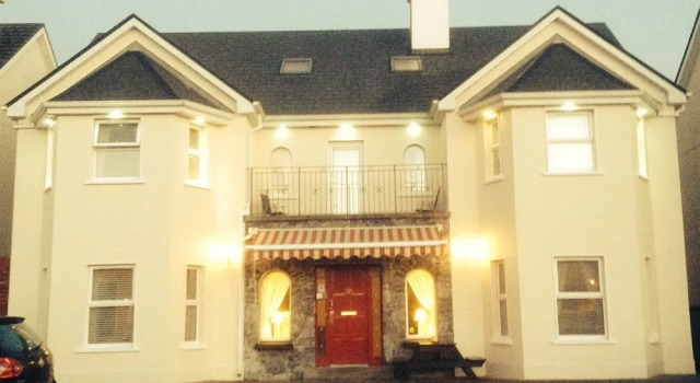 Amber Heights Guesthouse, Забронировать Отель Отели Голуэй с парковкой, Парковка