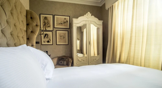 Forty Winks Guest House & Residence