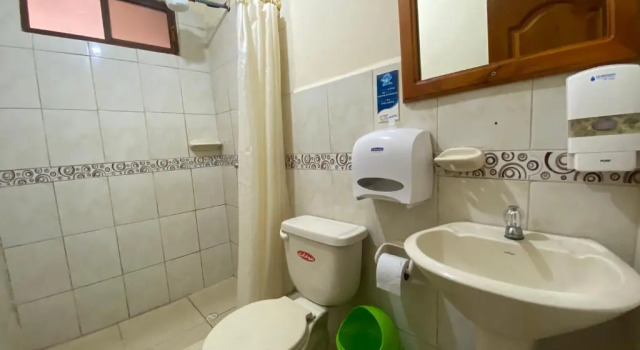 Кровать в общем номере (мужской номер) Hostal Vista al Mar