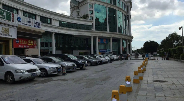 Elan Hotel Zhuhai Jida Branch, Rezerwuj Hotel Hotele w Zhuhai z parkingiem, Parking