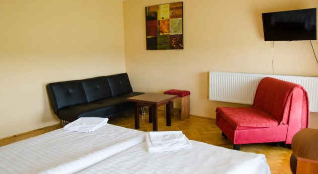 Hotel U Jezera, Rezerwuj Hotel Hotele w Central Bohemia z parkingiem, Parking