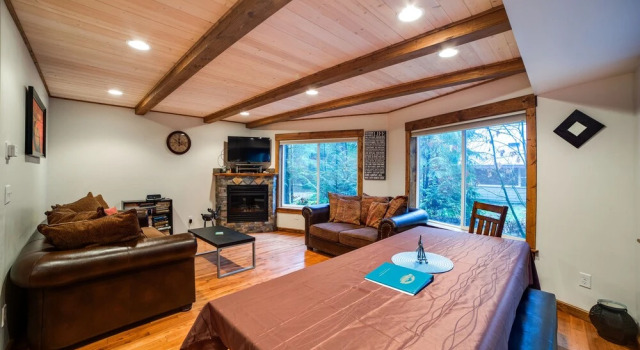 50mbr - Hot Tub - Pets Ok - Wi-fi - Sleeps 8 3 Bedroom Home, Buchen Sie Ferienhaus Villen in Glacier, Villa