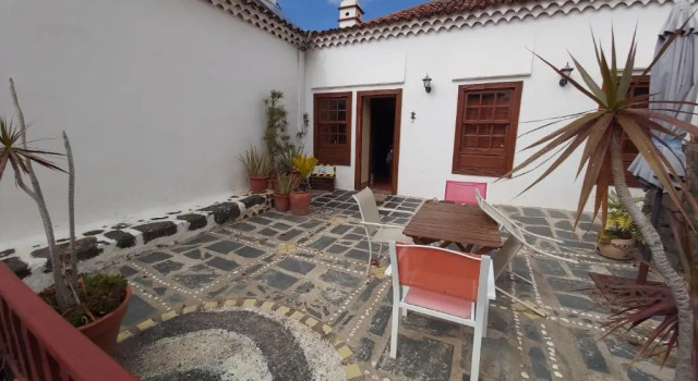 Коттедж Remarkable 4-Bed Villa