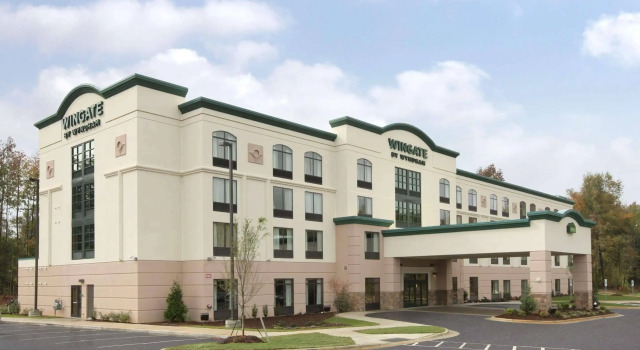 Holiday Inn Express & Suites Raleigh West - Lenovo Center by IHG, Забронировать Отель Кэри Raleigh-Durham Metropolitan Area