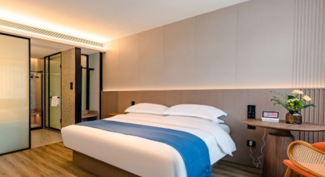 Двухместный люкс Deluxe Hangzhou West Lake Hefangjie Banland Hotel